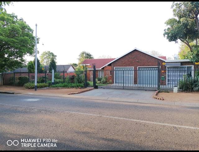 4 BEDROOM HOUSE RENTED IN MEYERSPARK